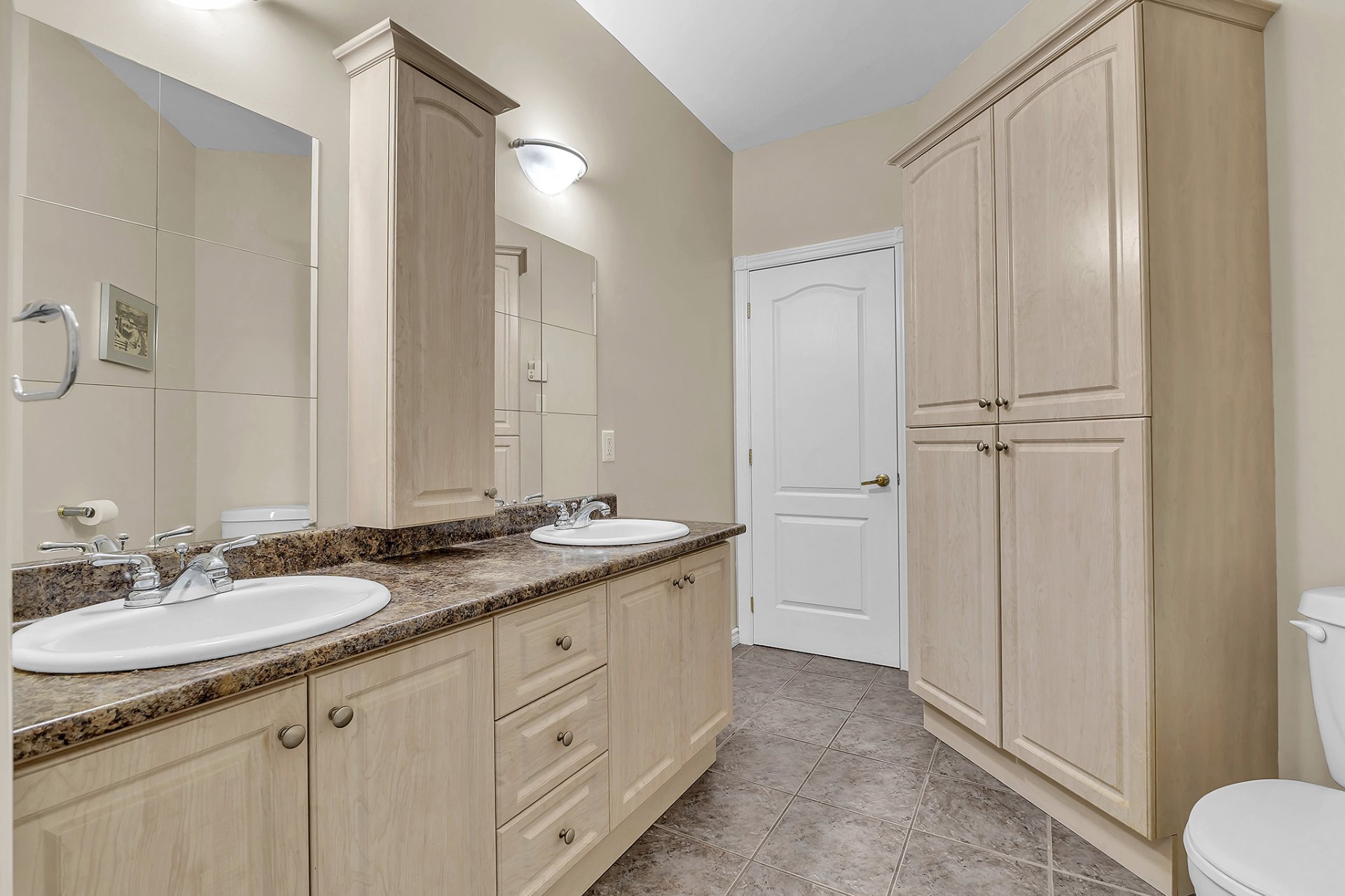 Salle de bains - attenante à la salle de bain de la CCP