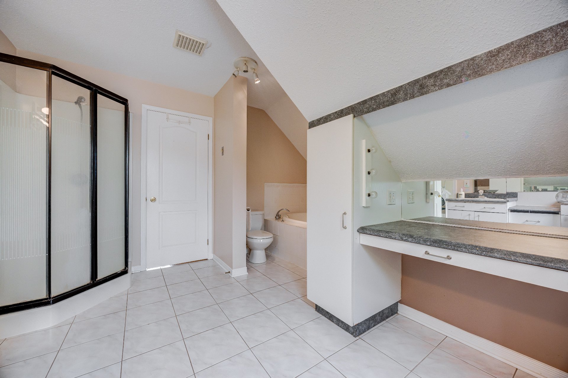 Ensuite bathroom