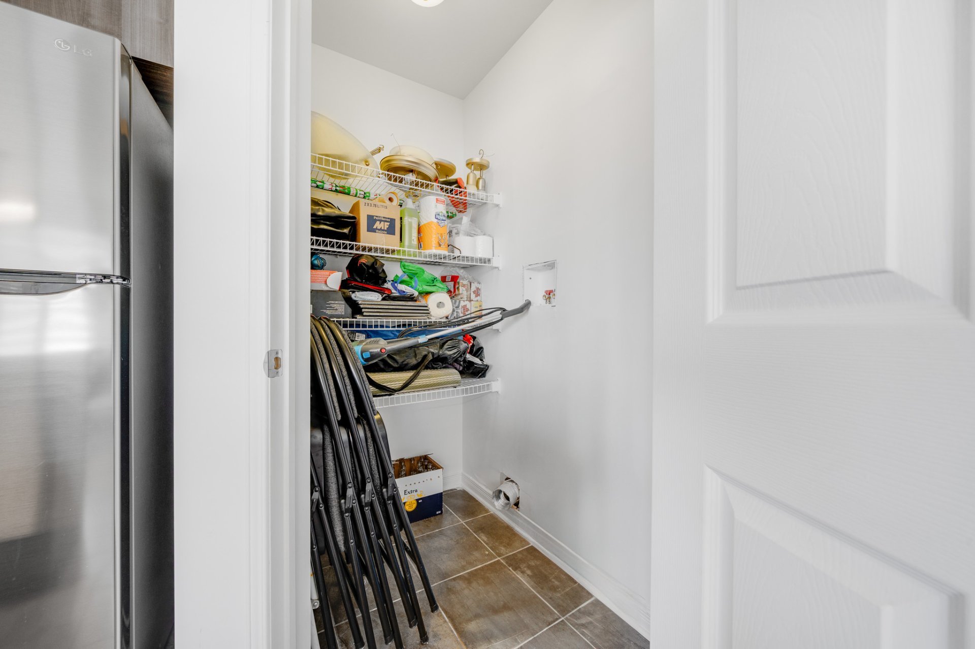Walk-in pantry/Laundry room