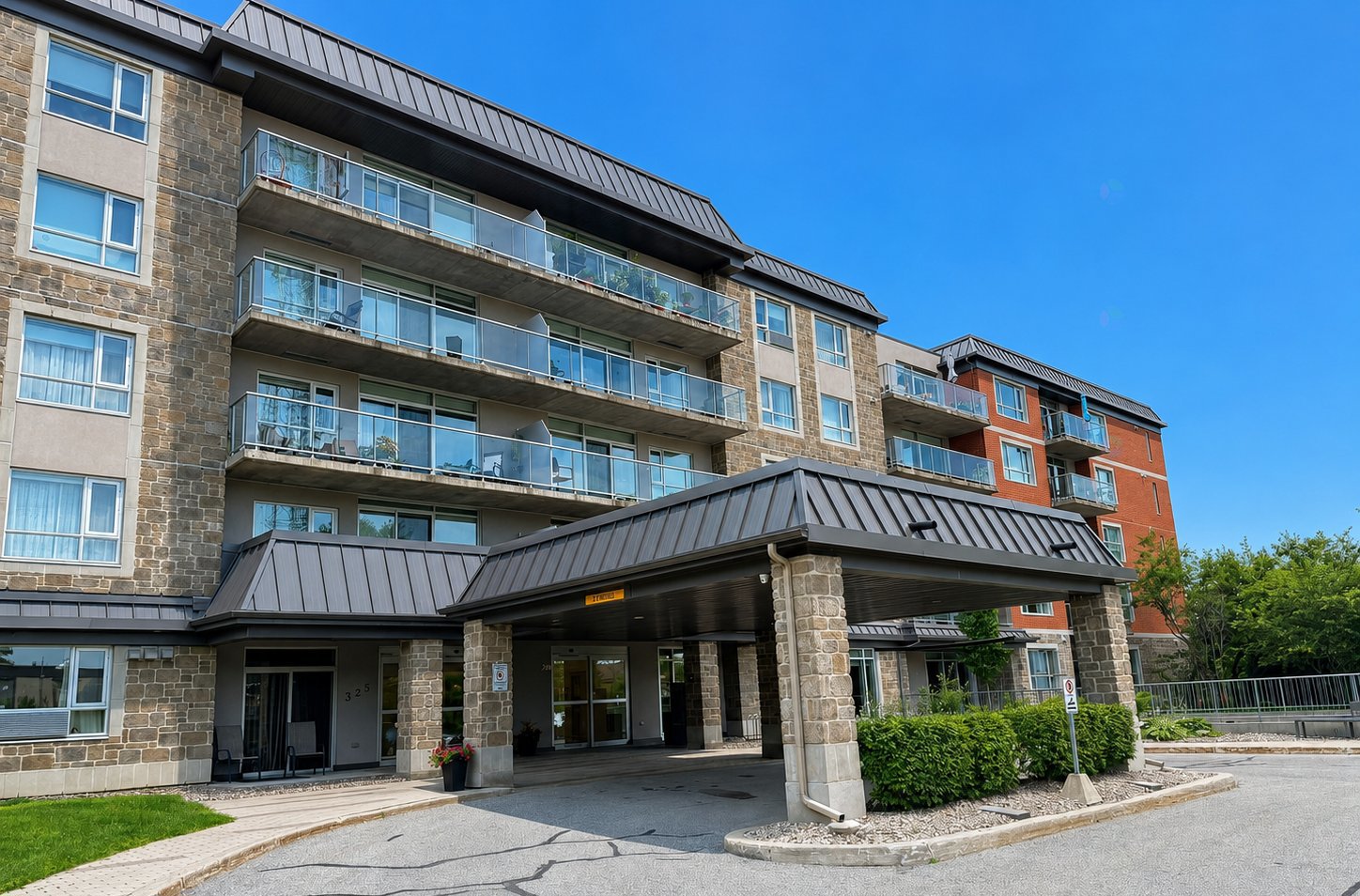 325 Boul. Wilfrid-Lavigne 422
