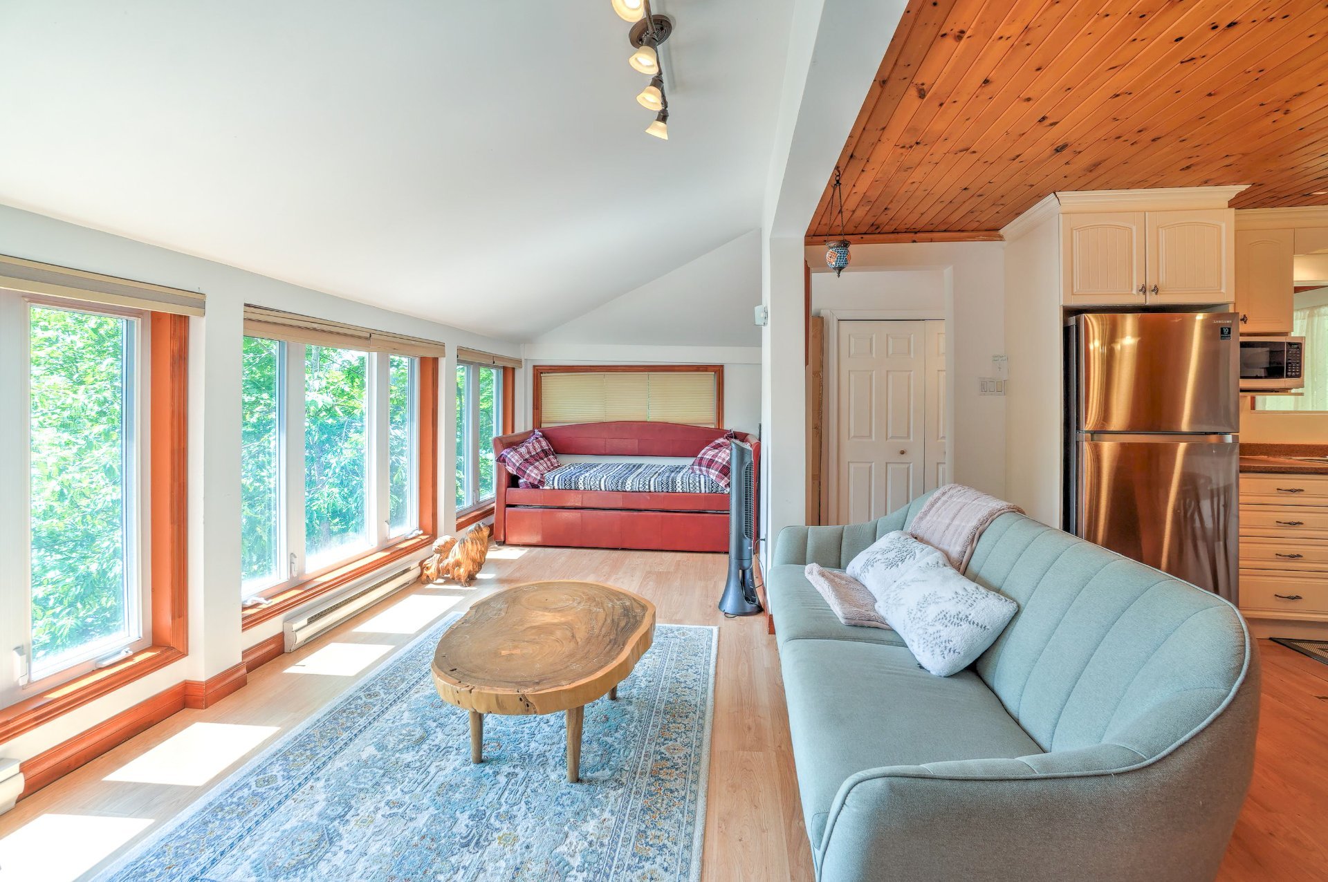 Living room - Ground-level entrance