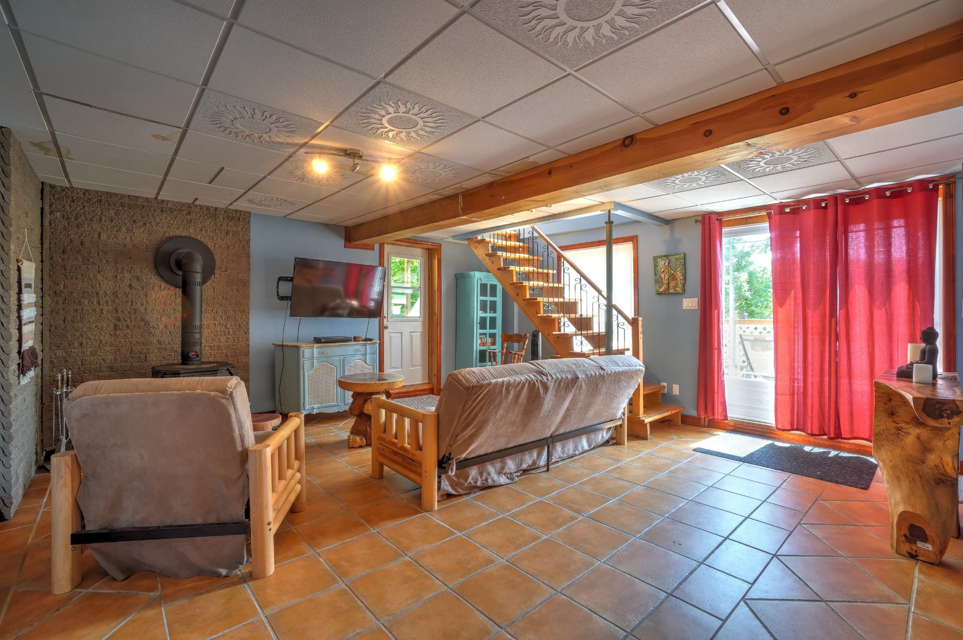 Living room - Garden level, opening onto a large patio