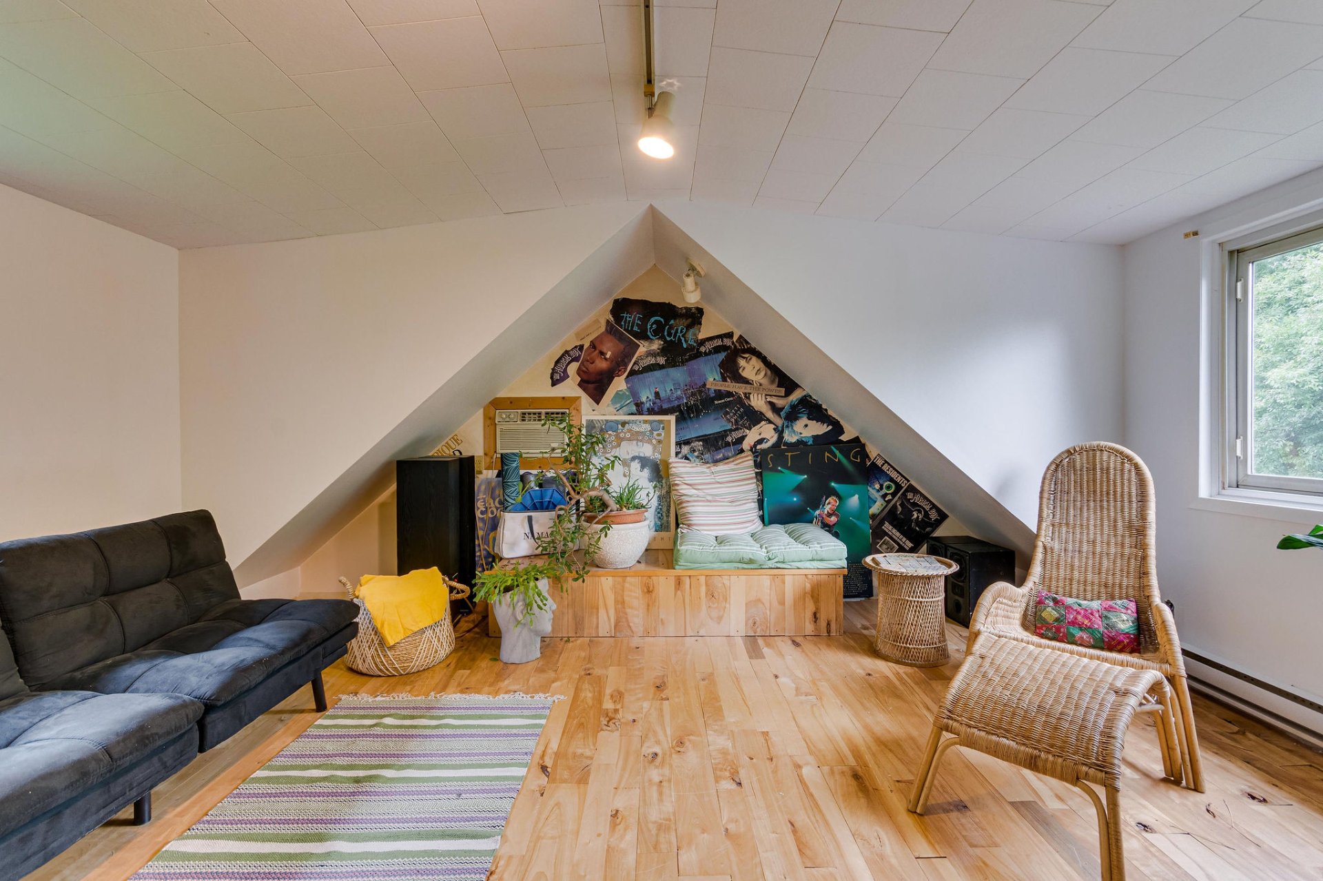 Office/bedroom/music room