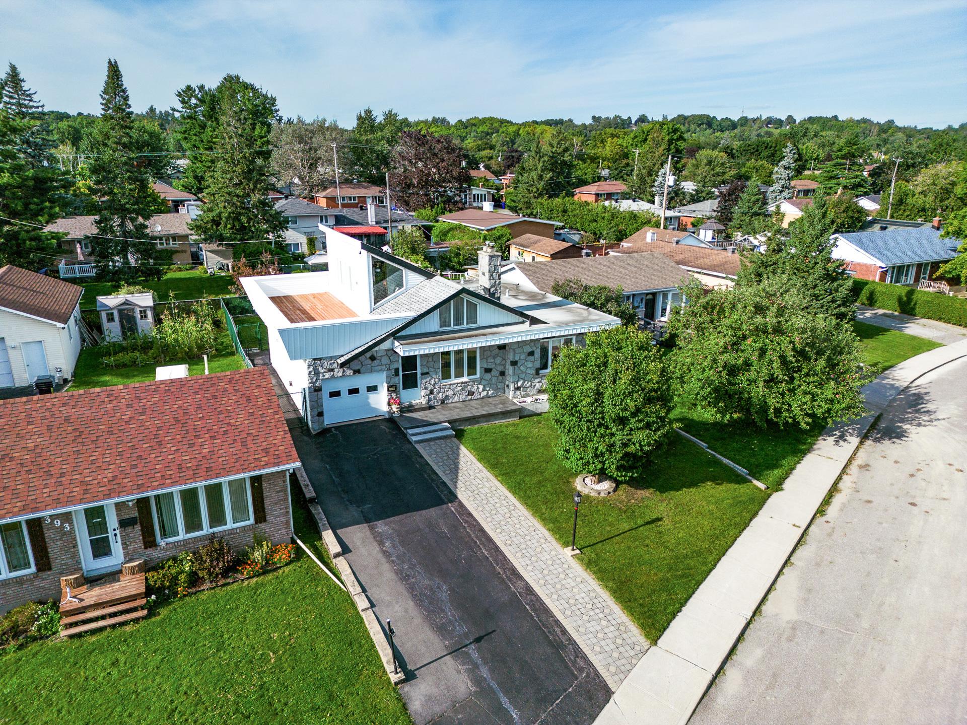 389 Rue Giroux 