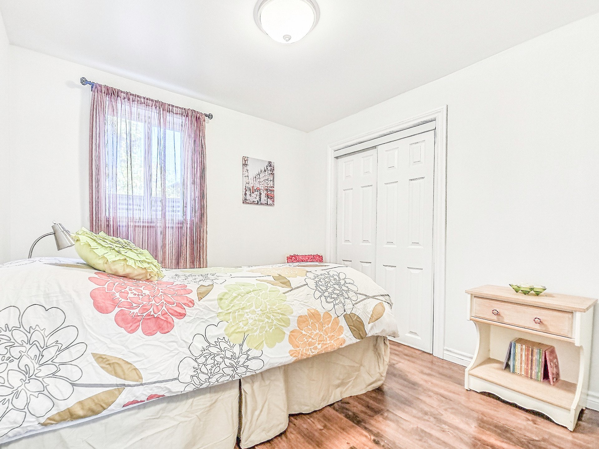 Bedroom - apt E à titre d'exemple seulement