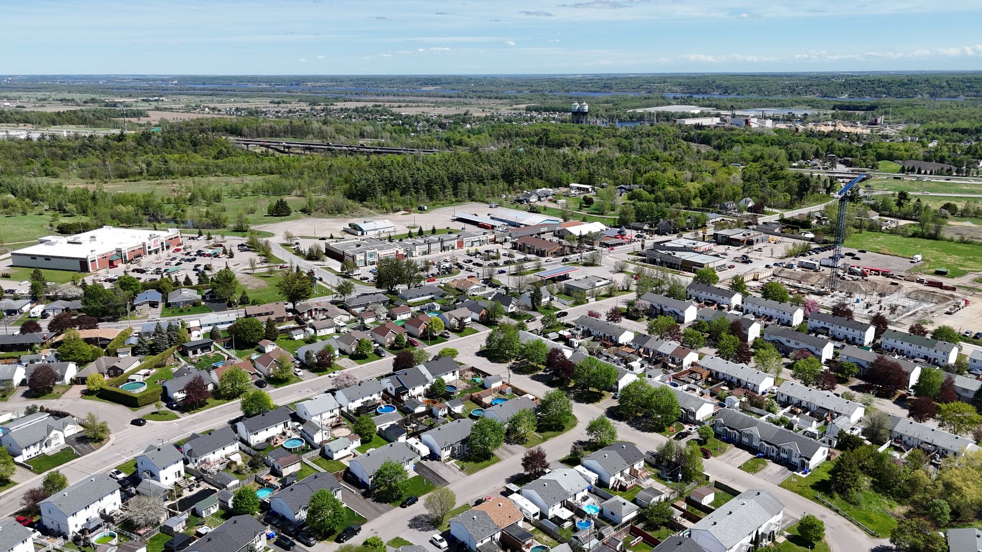 Autre - Tout près des services