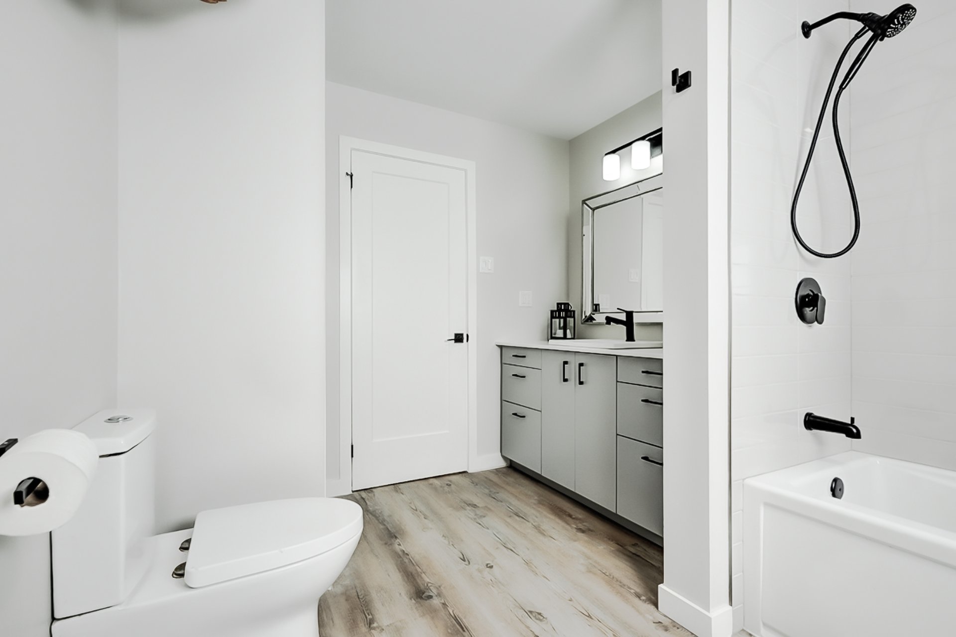 Autre - Maison principale/salle de bain