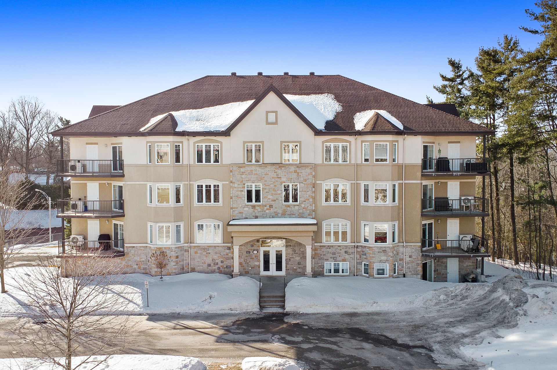 471 Rue de Cannes 202