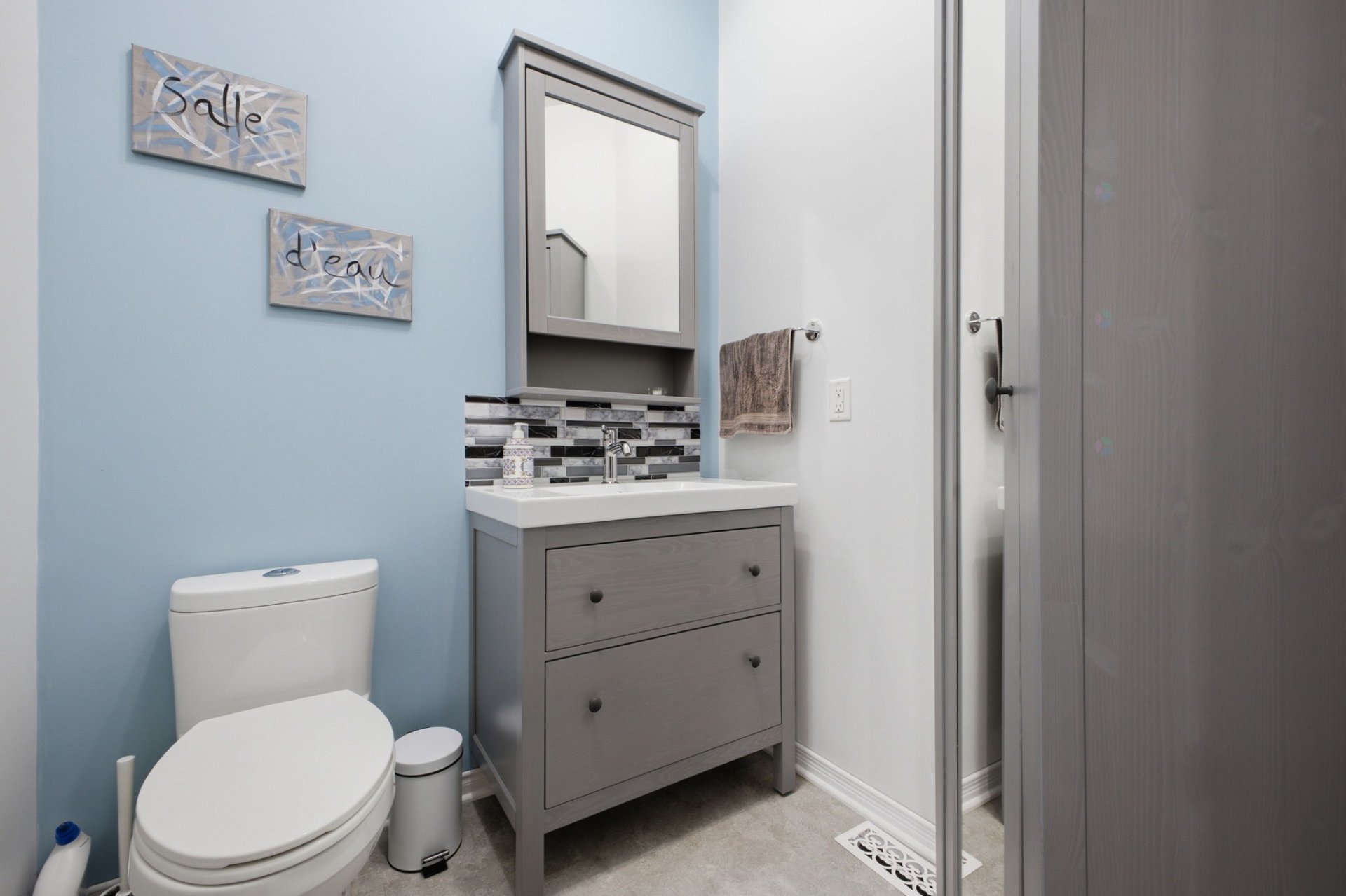 Powder room