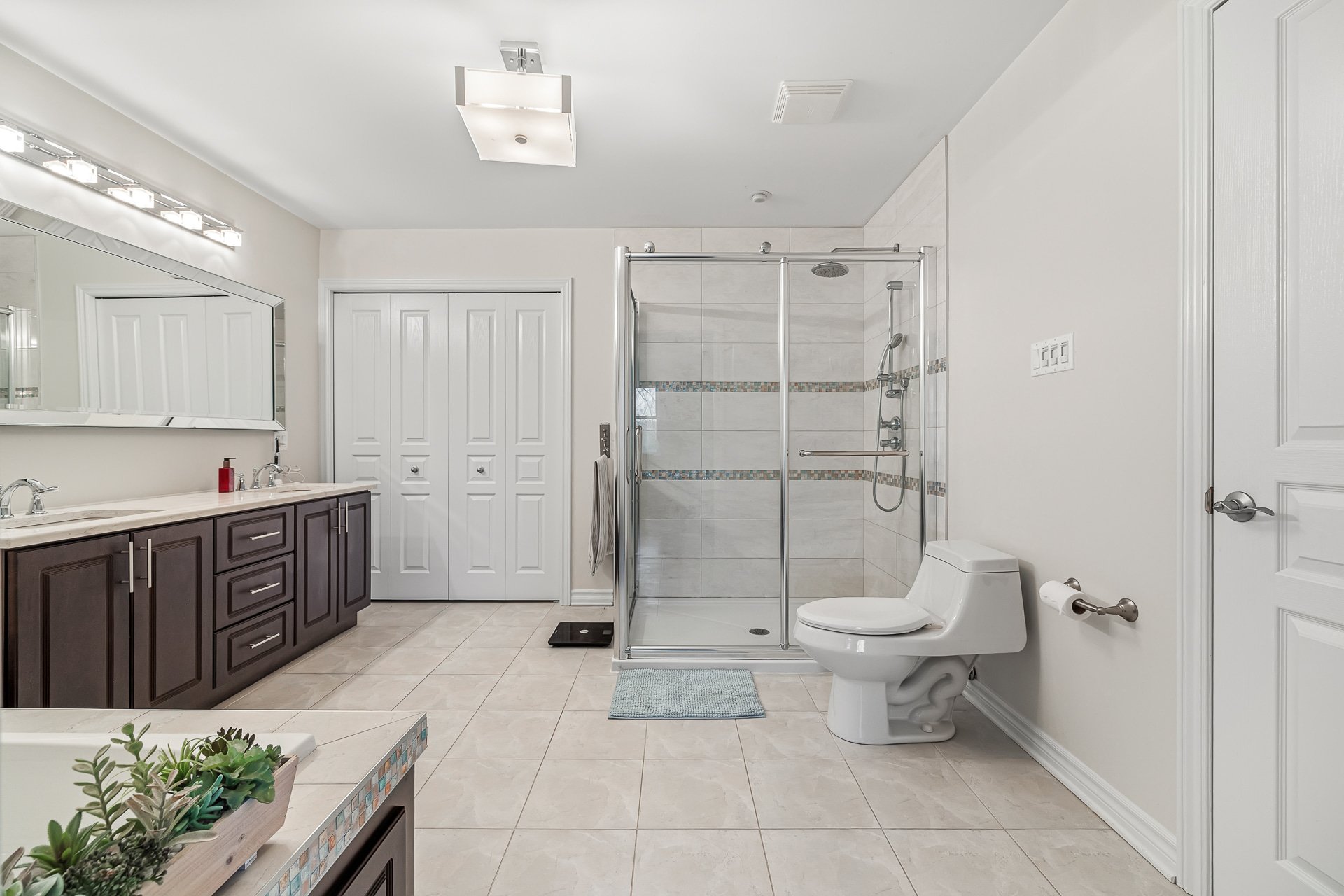 Ensuite bathroom