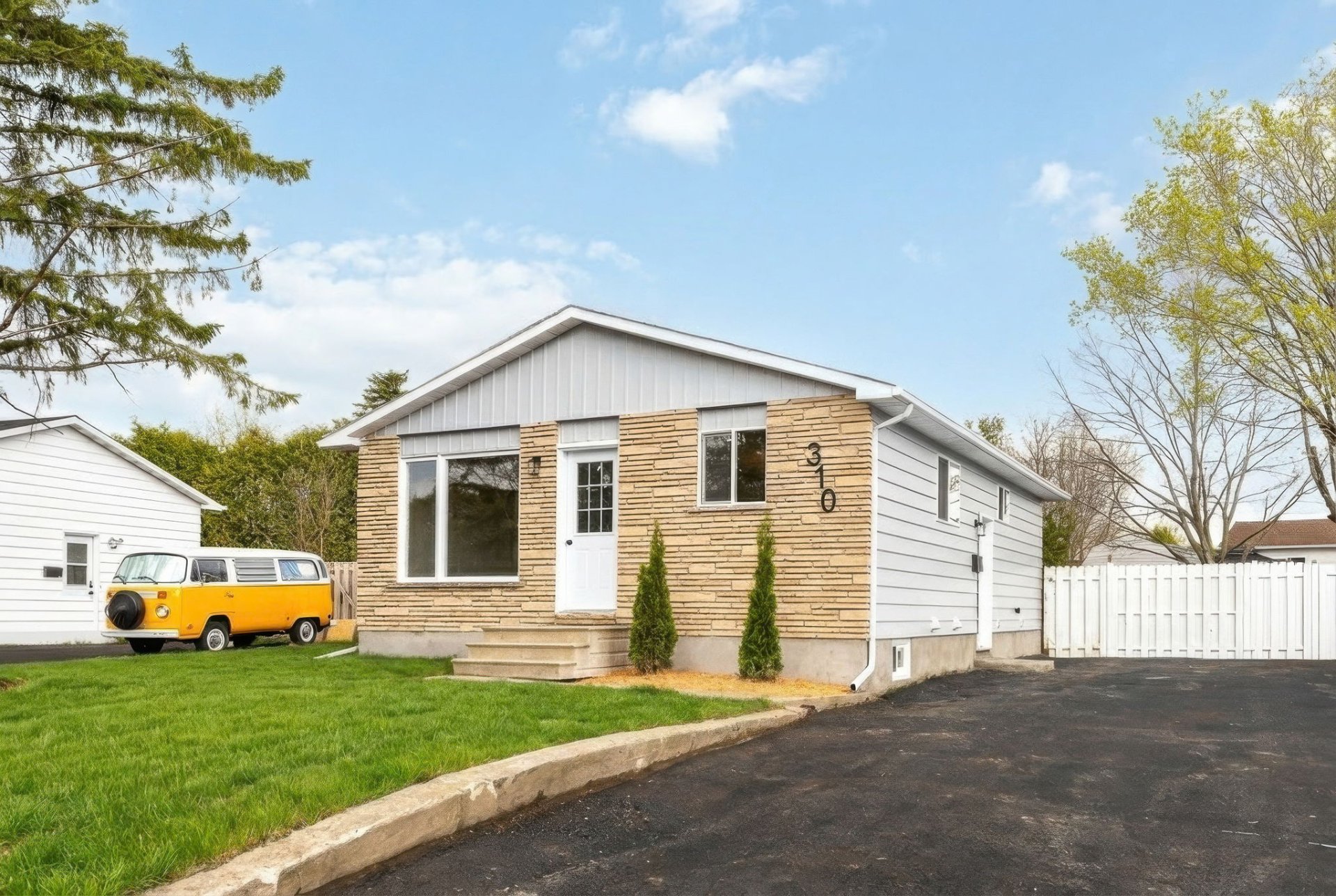 310 Rue P.-Labine 