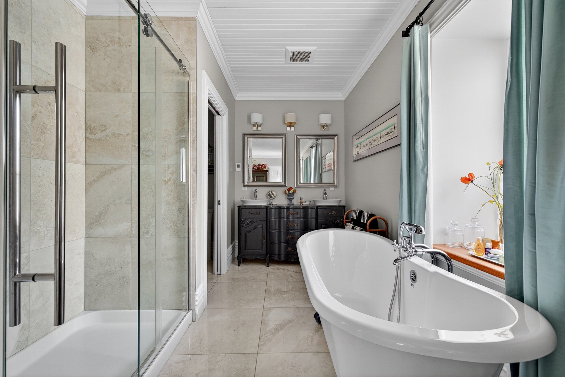 Ensuite bathroom