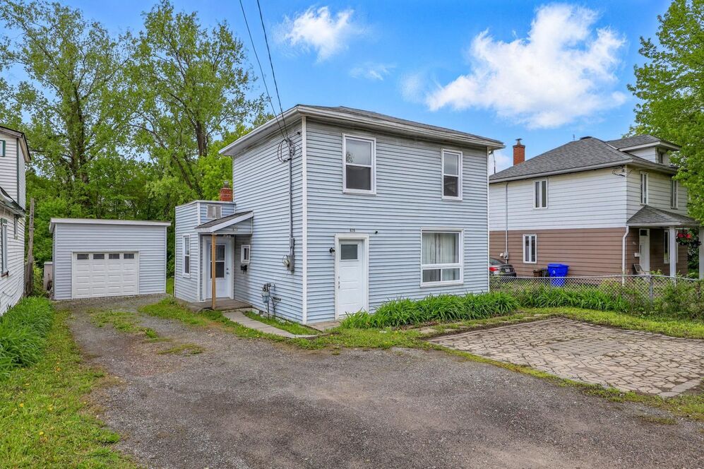 820 Rue St-Louis 