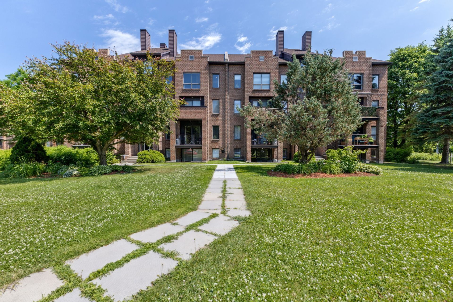 188 Rue de Morency 102