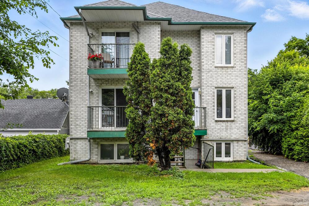 2960 Rue St-Louis 