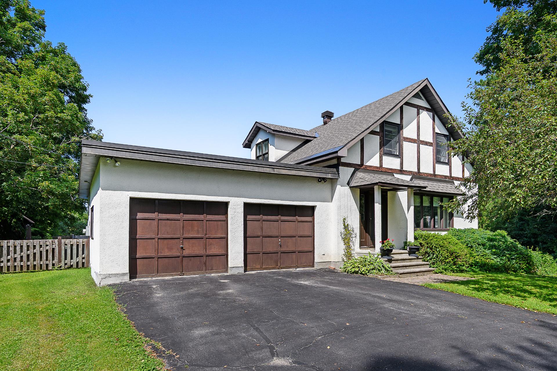 932 Ch. Cook — photo 1