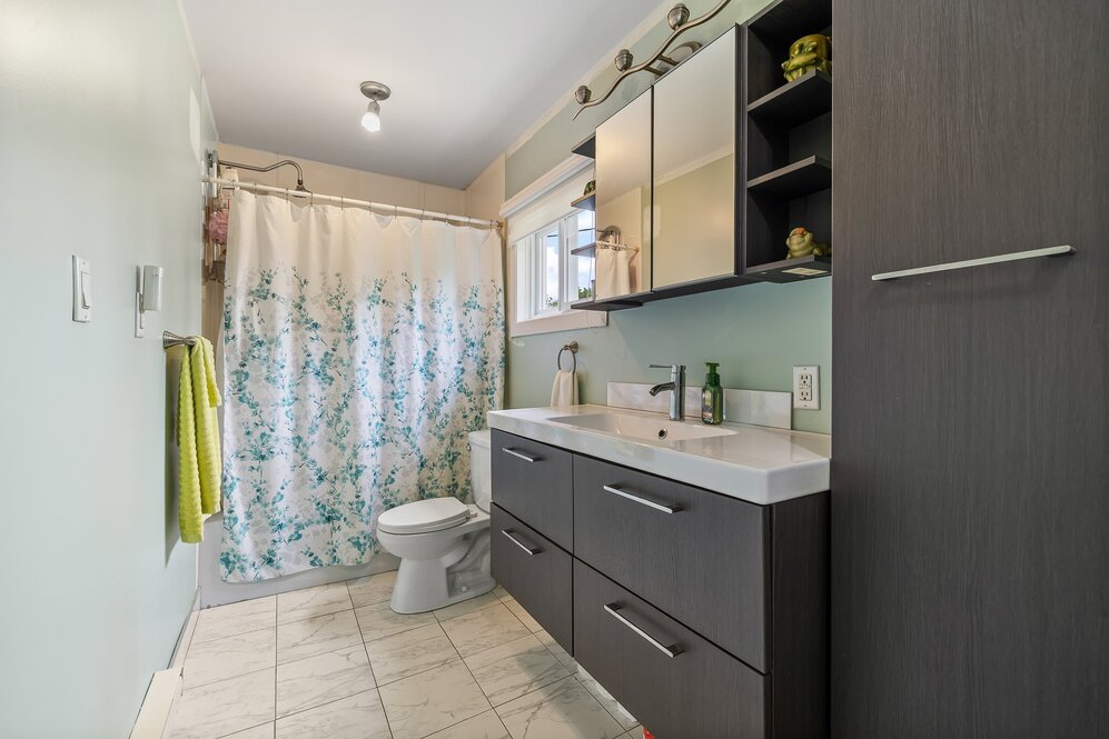 Bathroom - apt #2 2nd floor