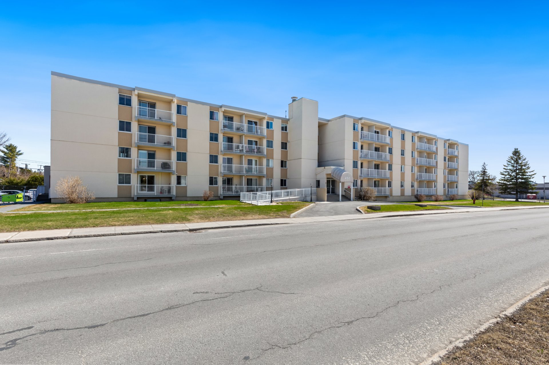 450 Boul. Wilfrid-Lavigne 211