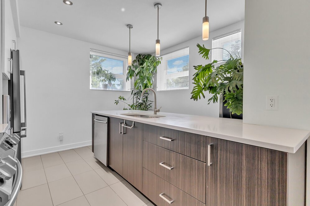 Cuisine - Avec grand comptoir en Quartz