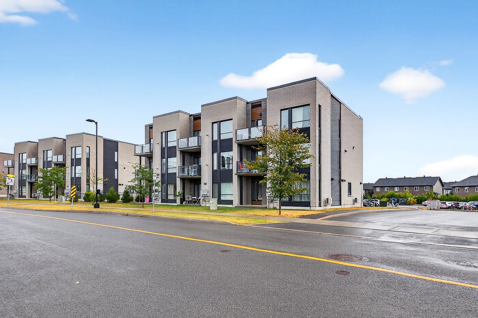 320 Av. de l'Hippodrome 2