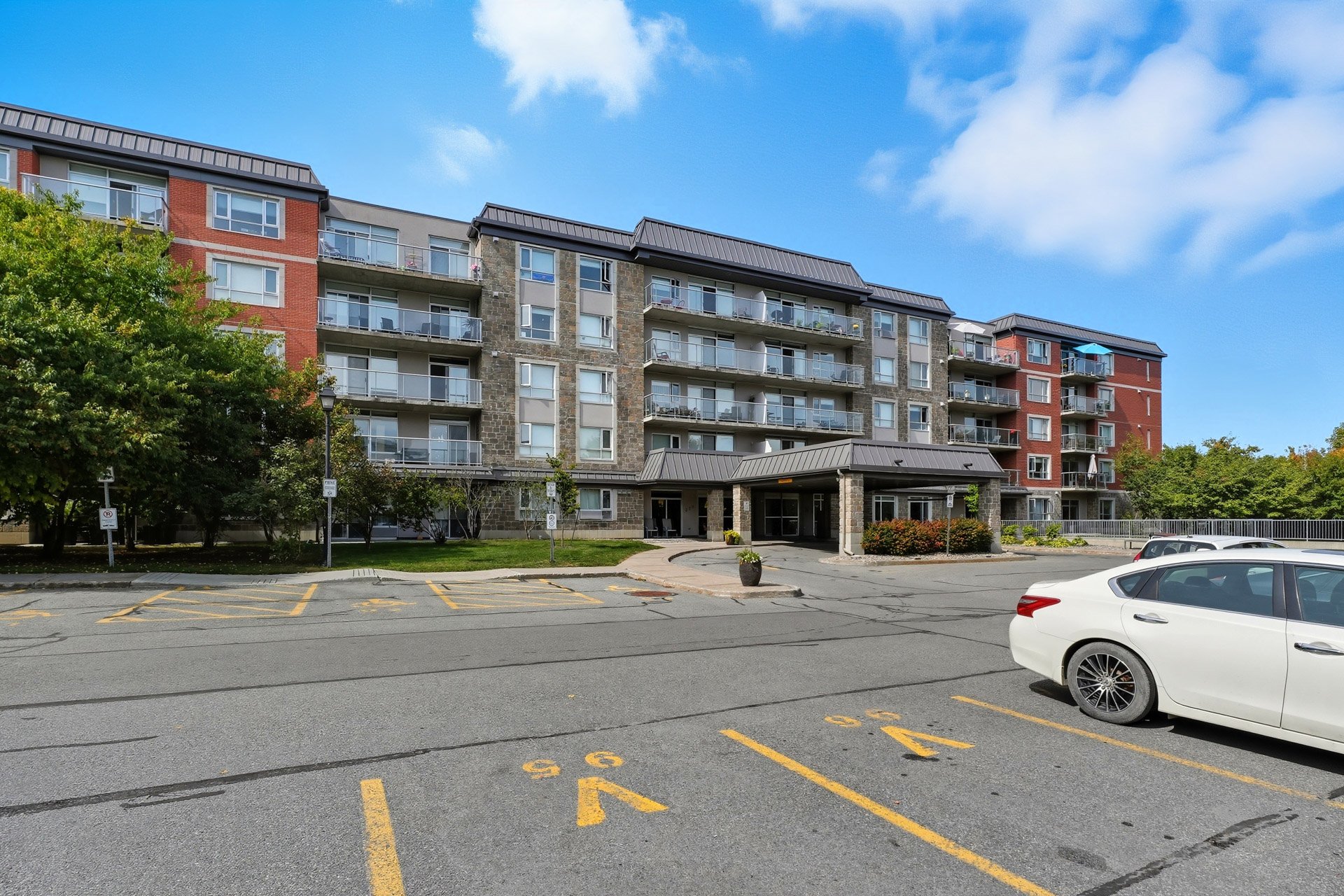 325 Boul. Wilfrid-Lavigne 102