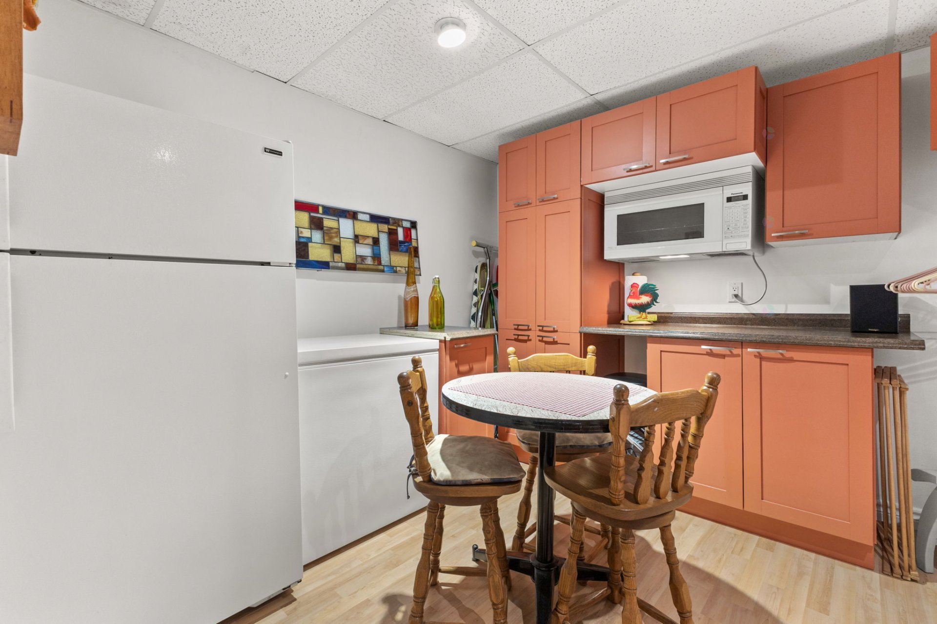 Kitchenette/laundry room