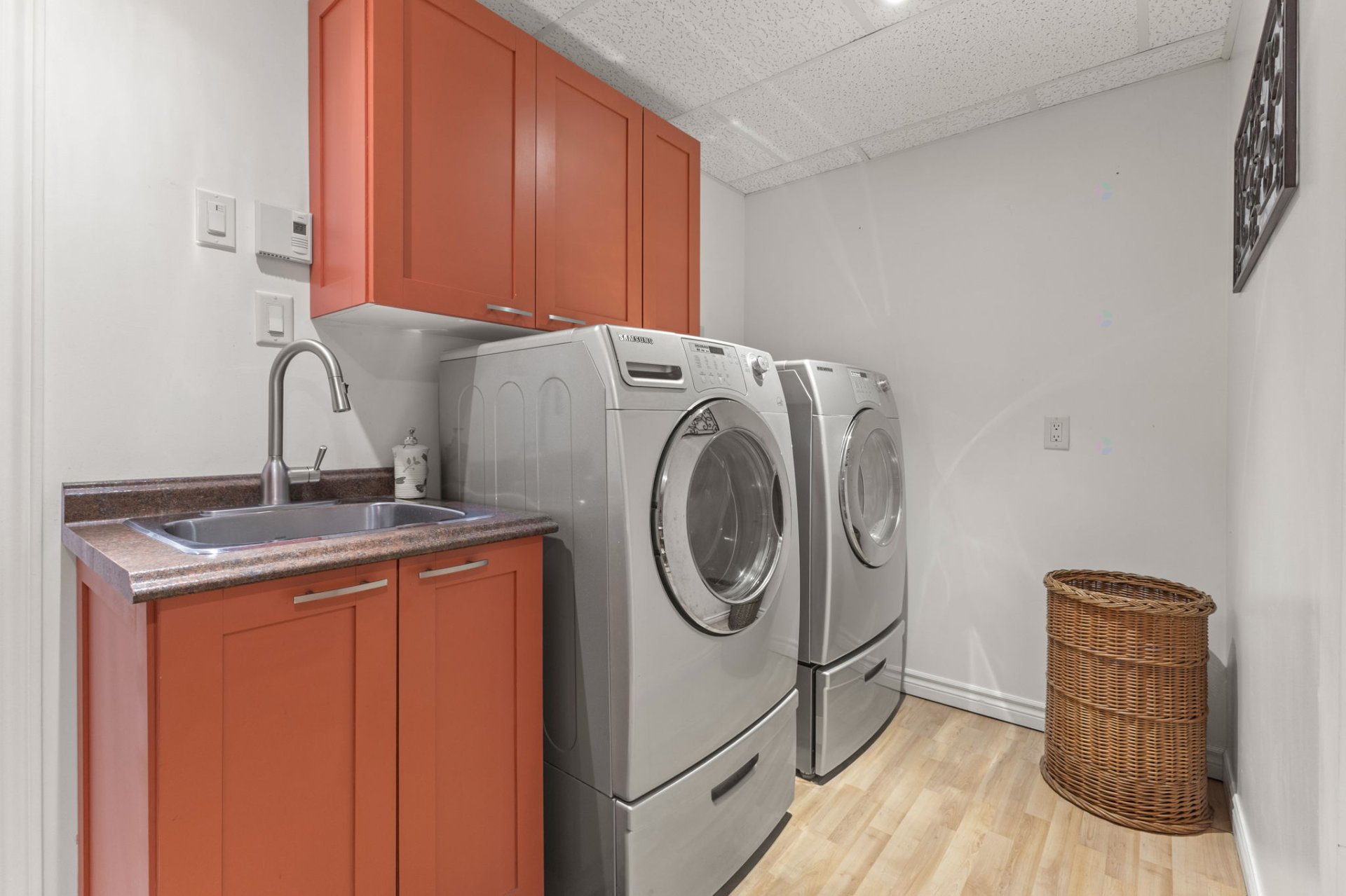 Kitchenette/laundry room