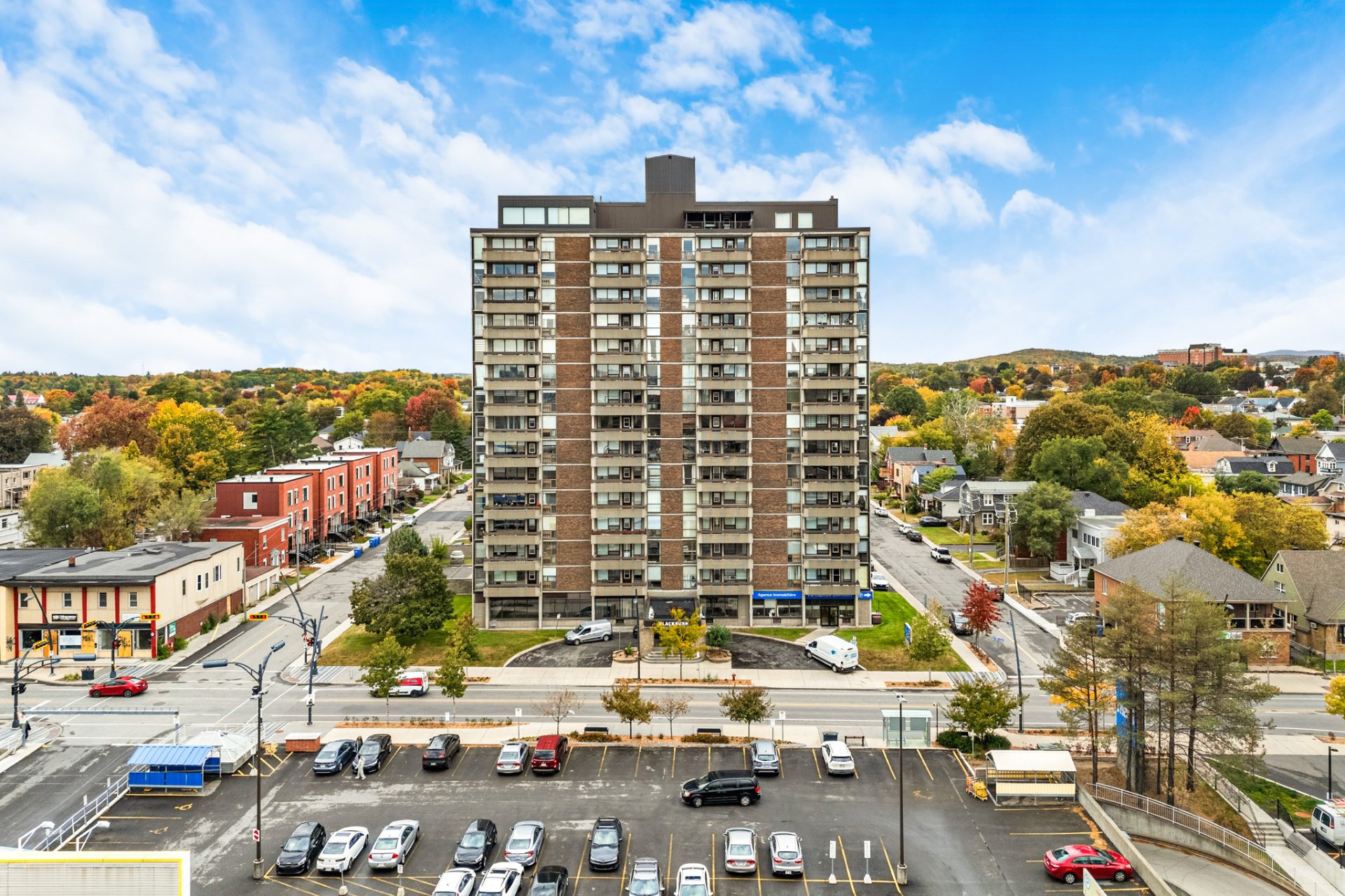 295 Boul. St-Joseph 706