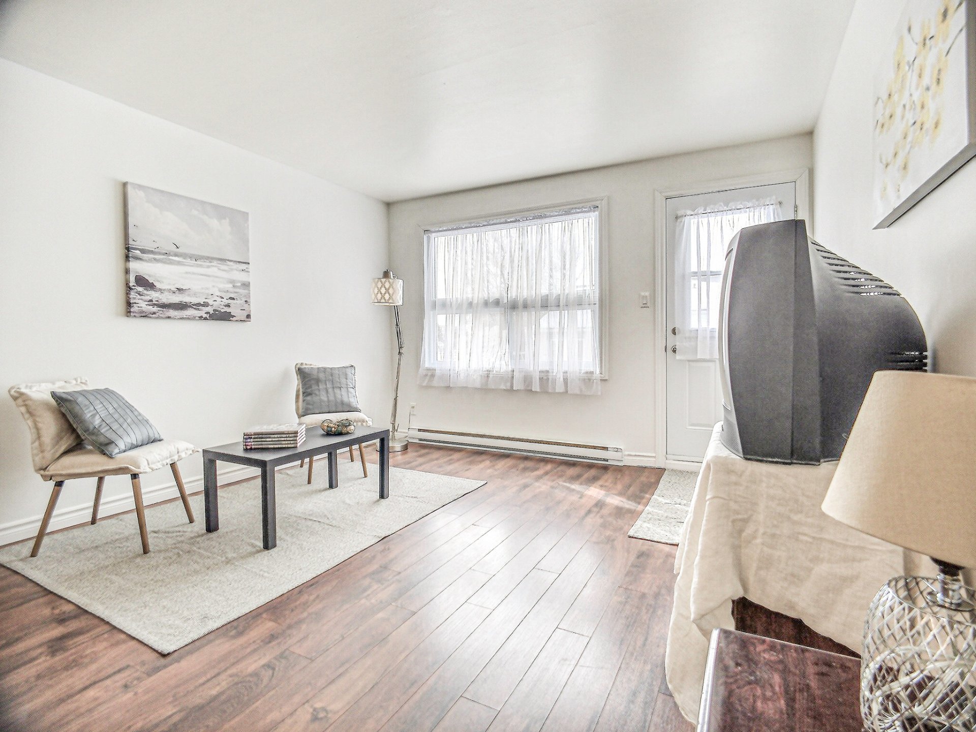 Living room - apt C