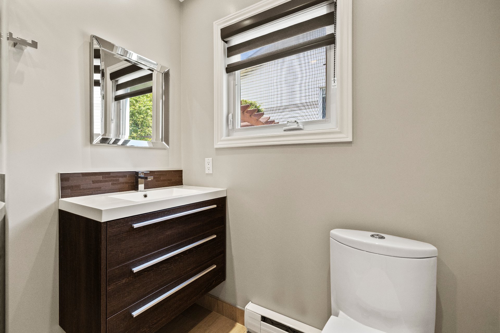 Salle de bains - Salle de bain du rez-de-chaussée a été rénovée!