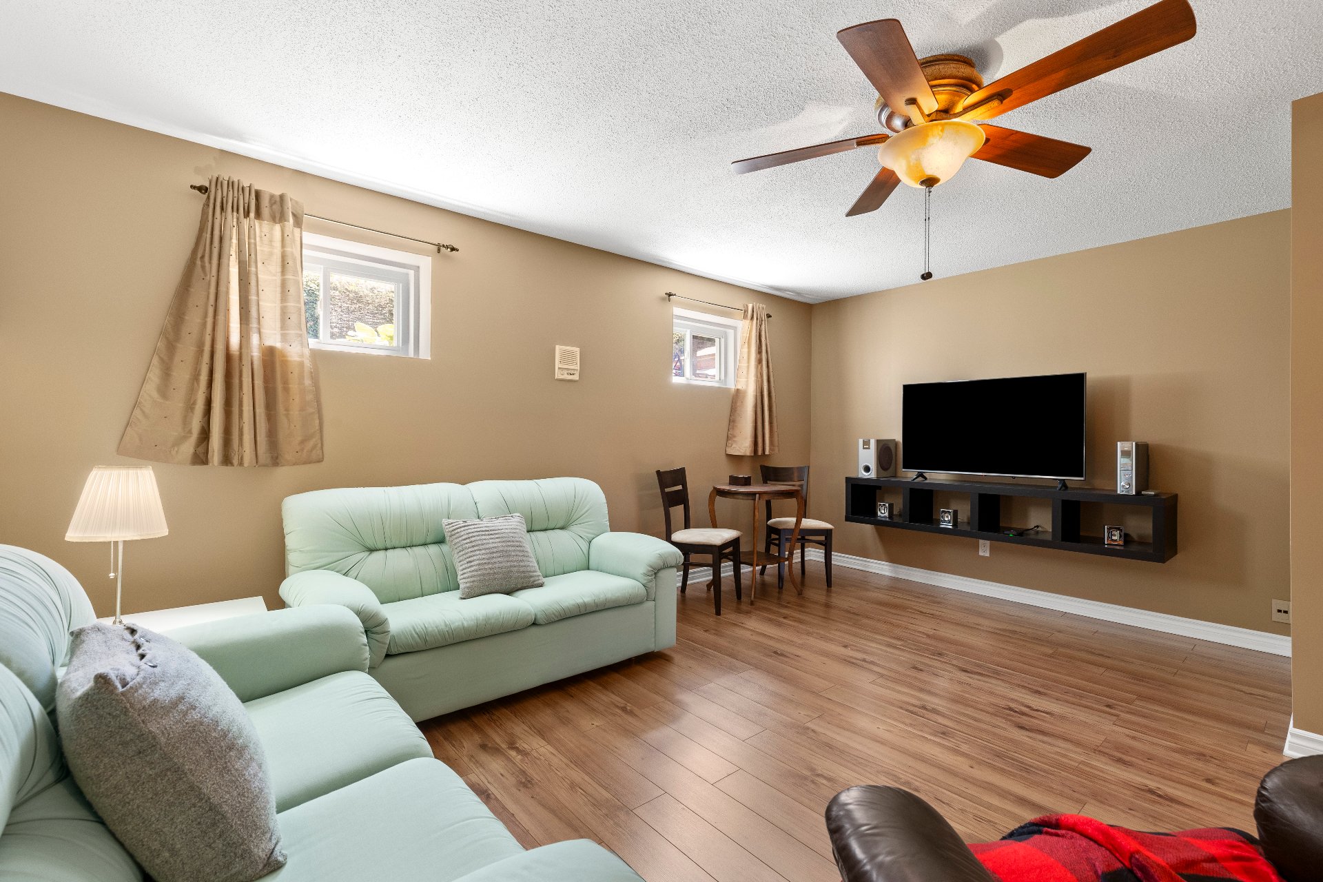 Salle familiale - Salon 3 de 3