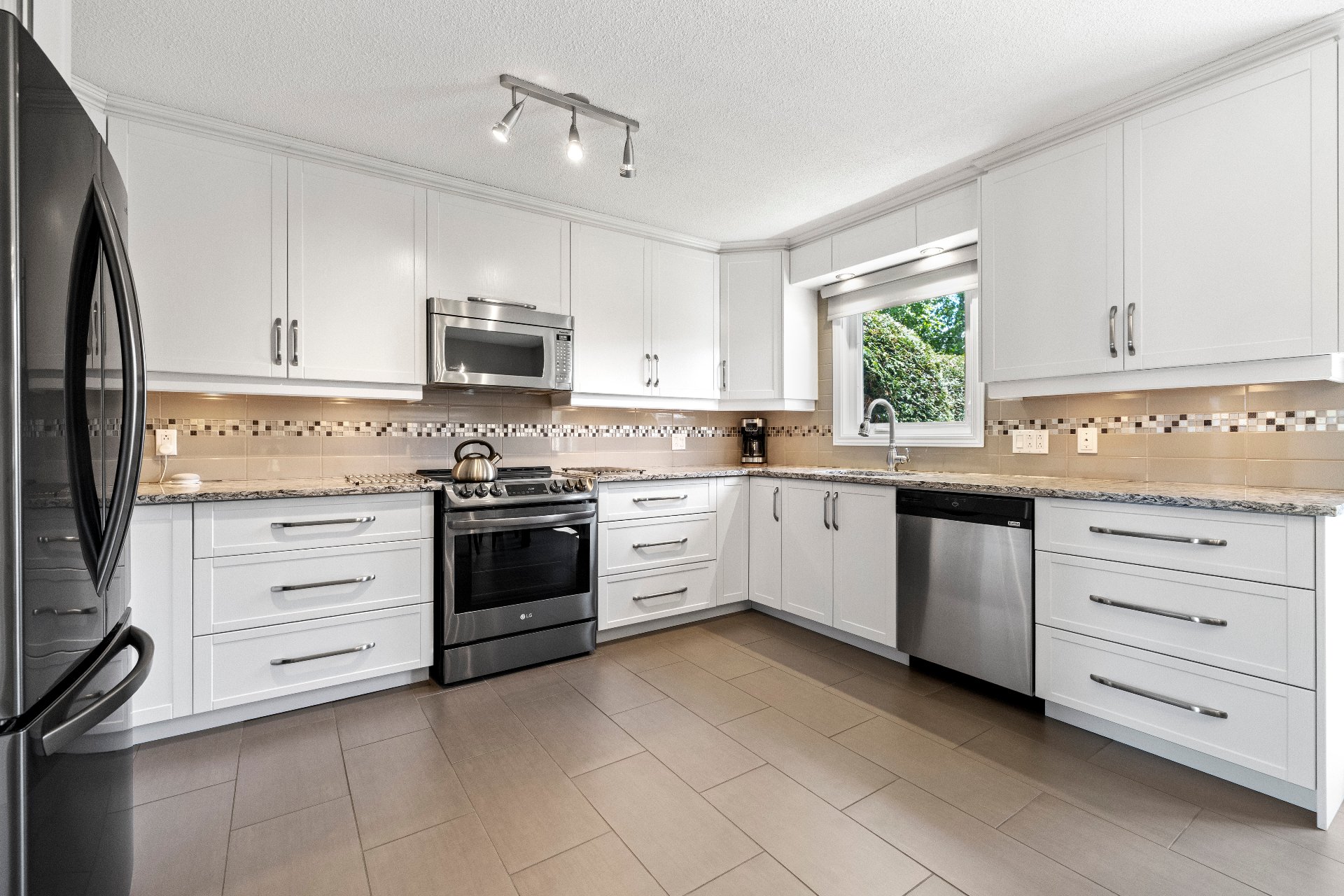 Cuisine - Cuisine rénovée de A à Z (+ de 50,000$)