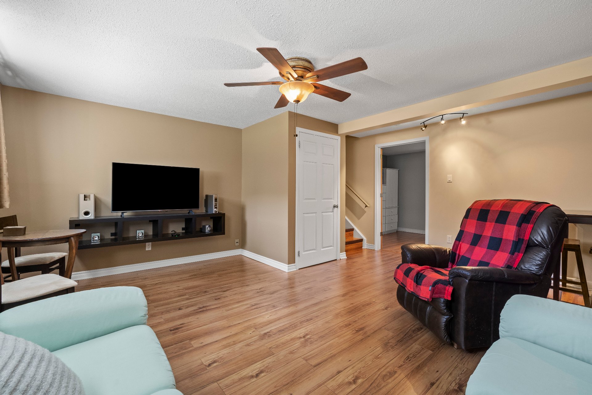 Salle familiale - Salon 3 de 3