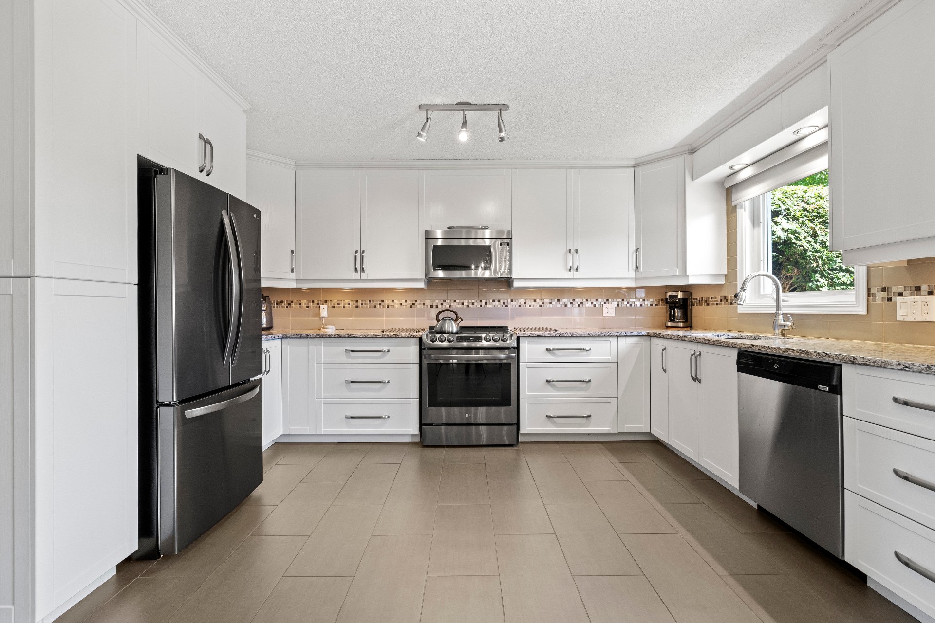 Cuisine - Cuisine rénovée de A à Z (+ de 50,000$)