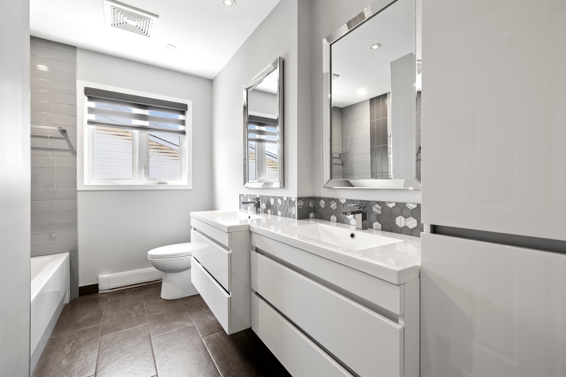 Salle de bains - Salle de bain du 2e étage a été rénovée!