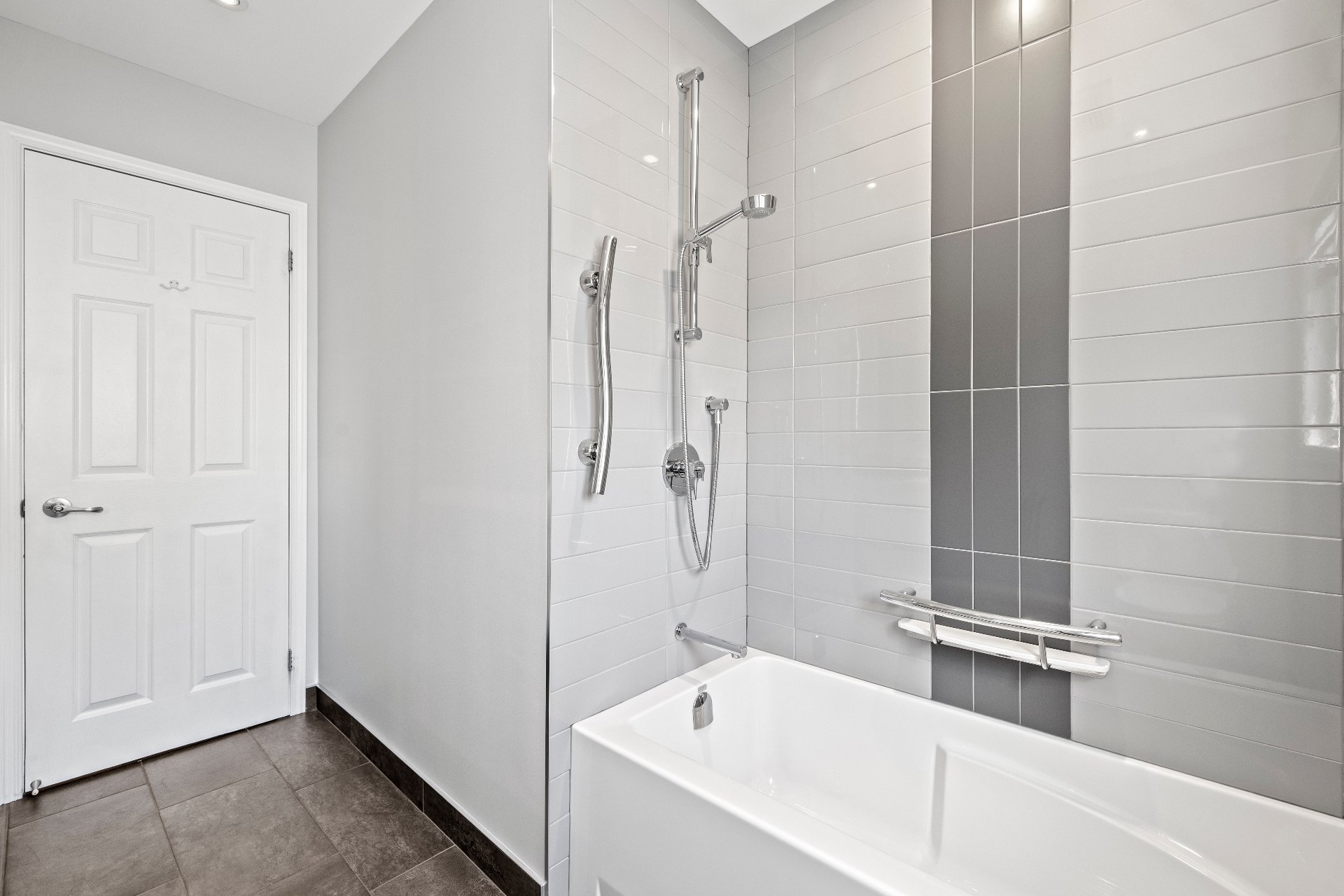 Salle de bains - Salle de bain du 2e étage a été rénovée!