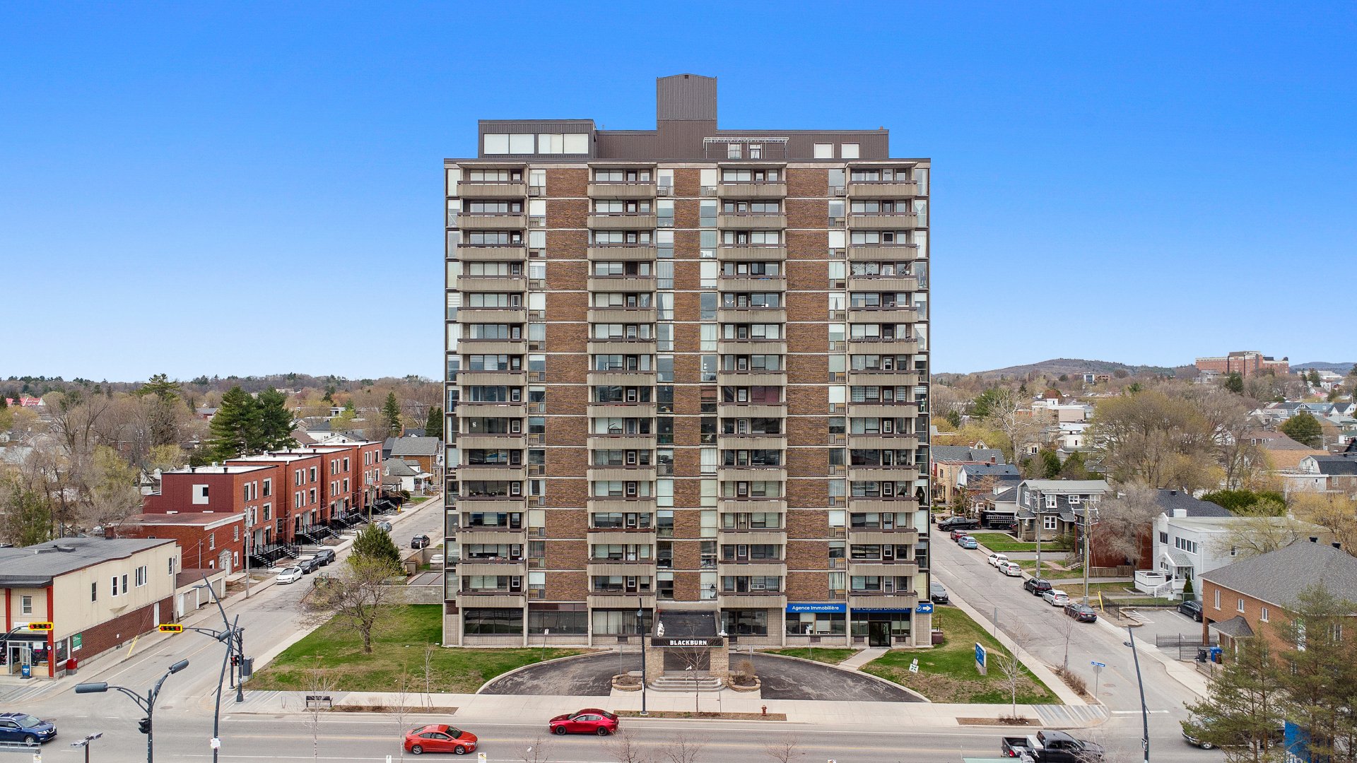 295 Boul. St-Joseph 409
