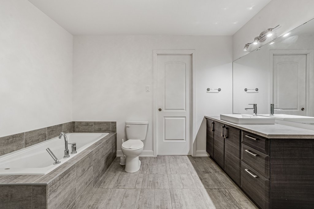 Ensuite bathroom