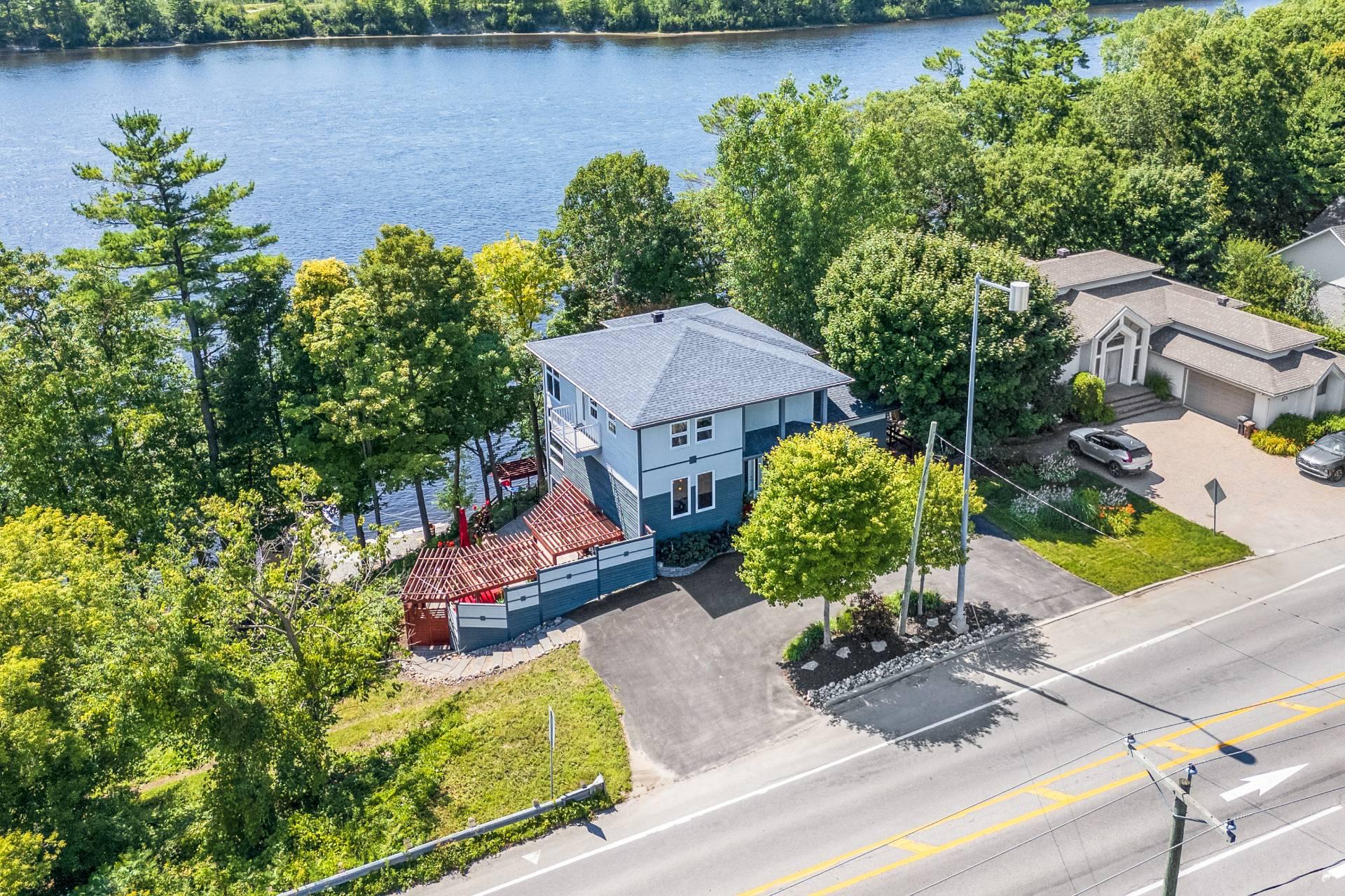 2196 Rue St-Louis 