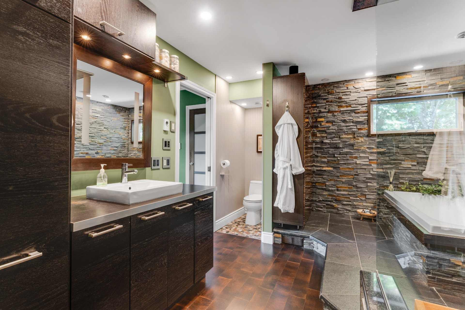 Salle de bains attenante à la CCP