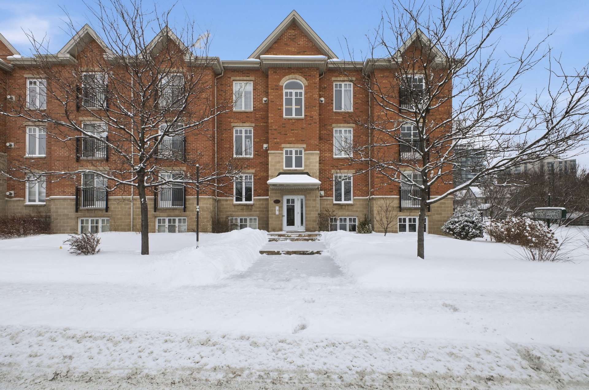 290 Boul. Maisonneuve 4