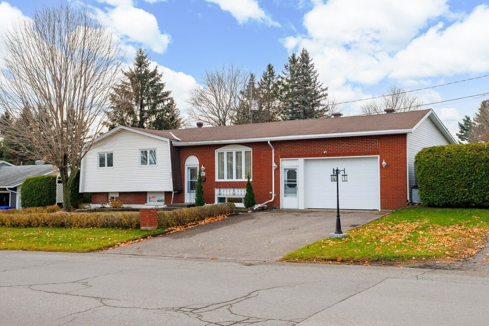 585 Rue Maclaren E. 