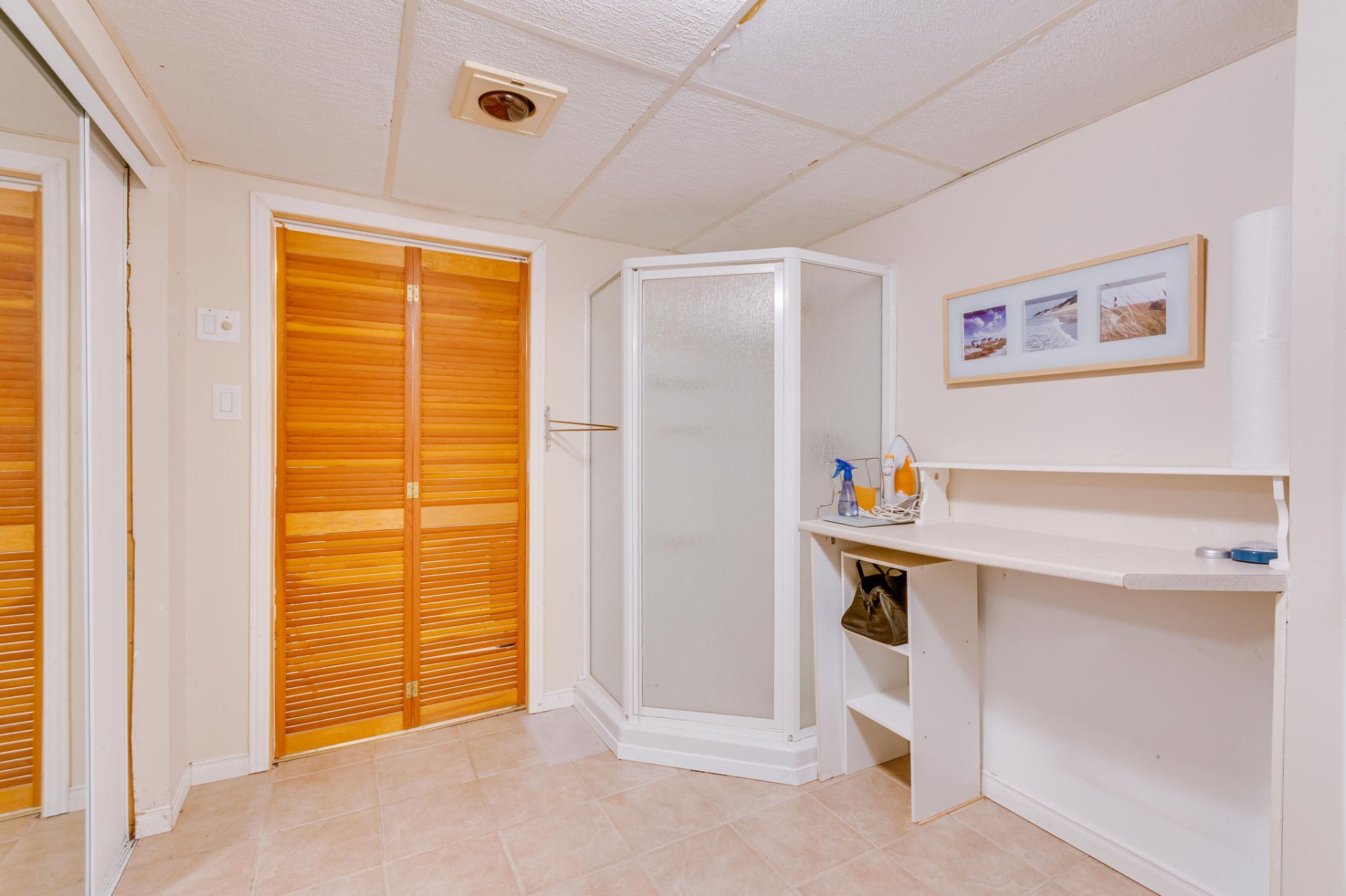 Salle de lavage - Avec coin douche