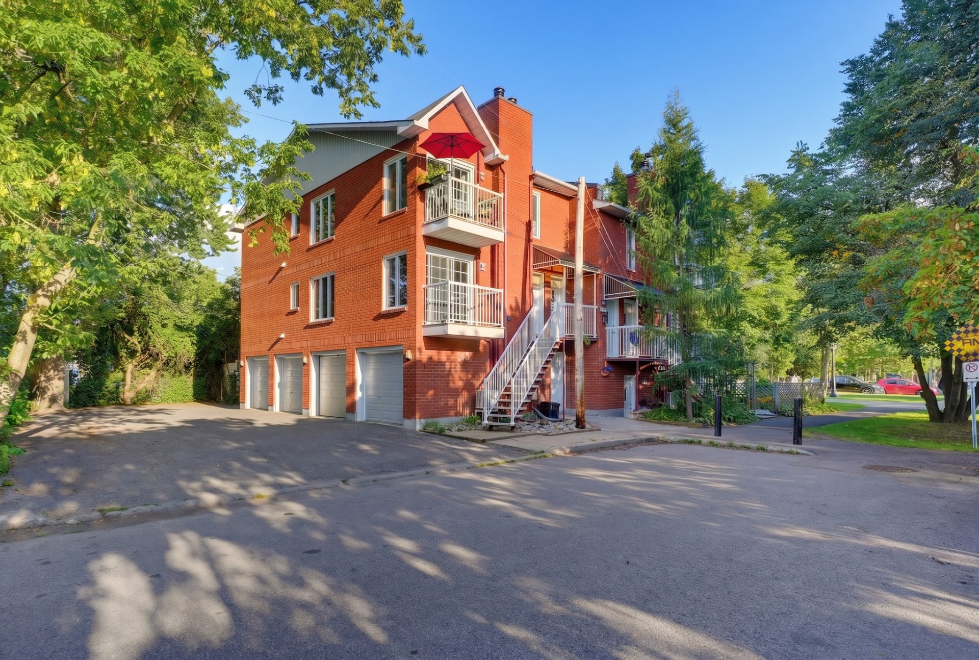 35 Rue Ste-Hélène 2