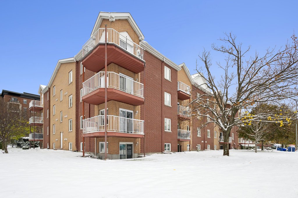 240 Boul. de l'Hôpital 15