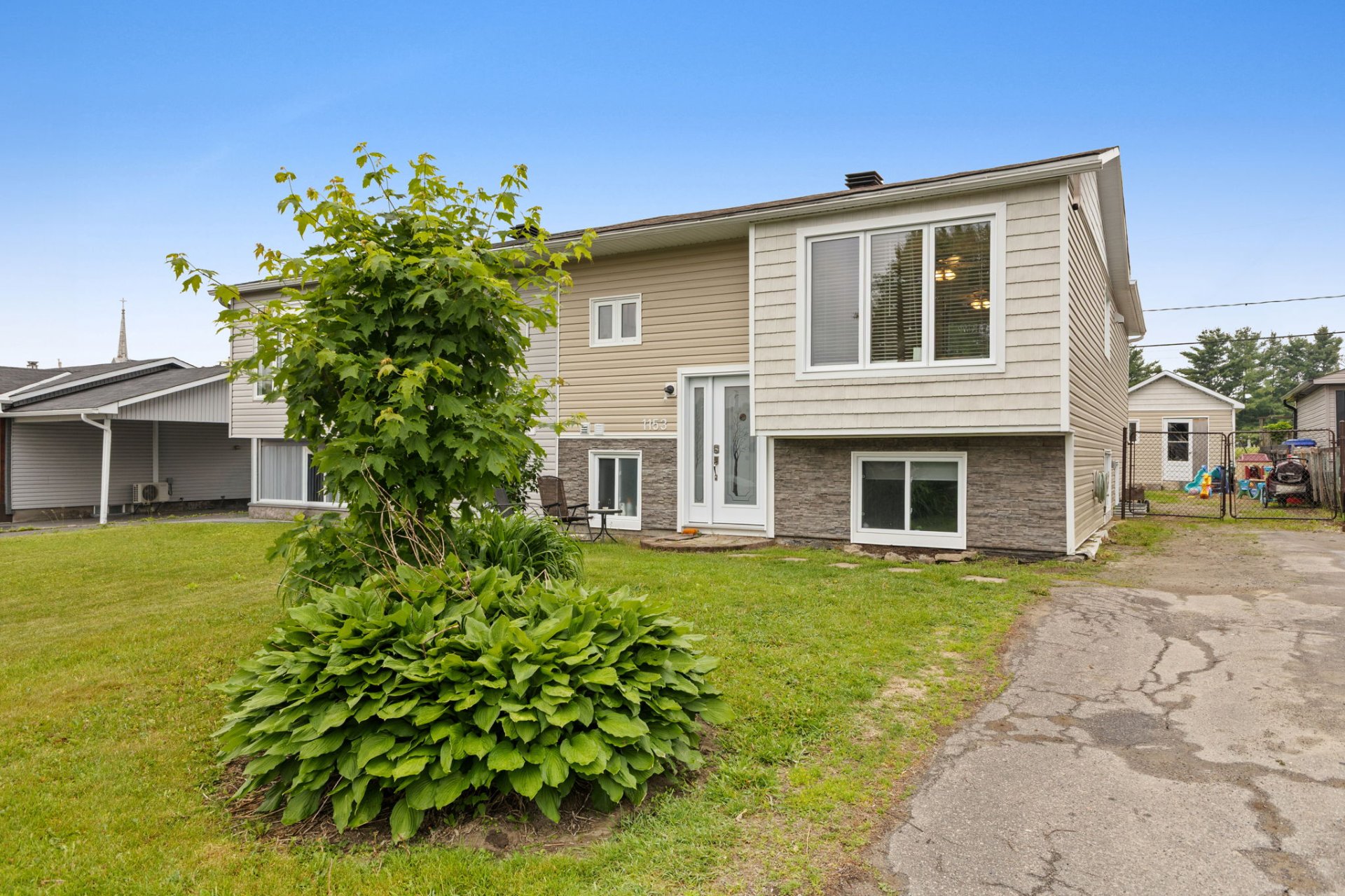 1153 Rue de Liesse