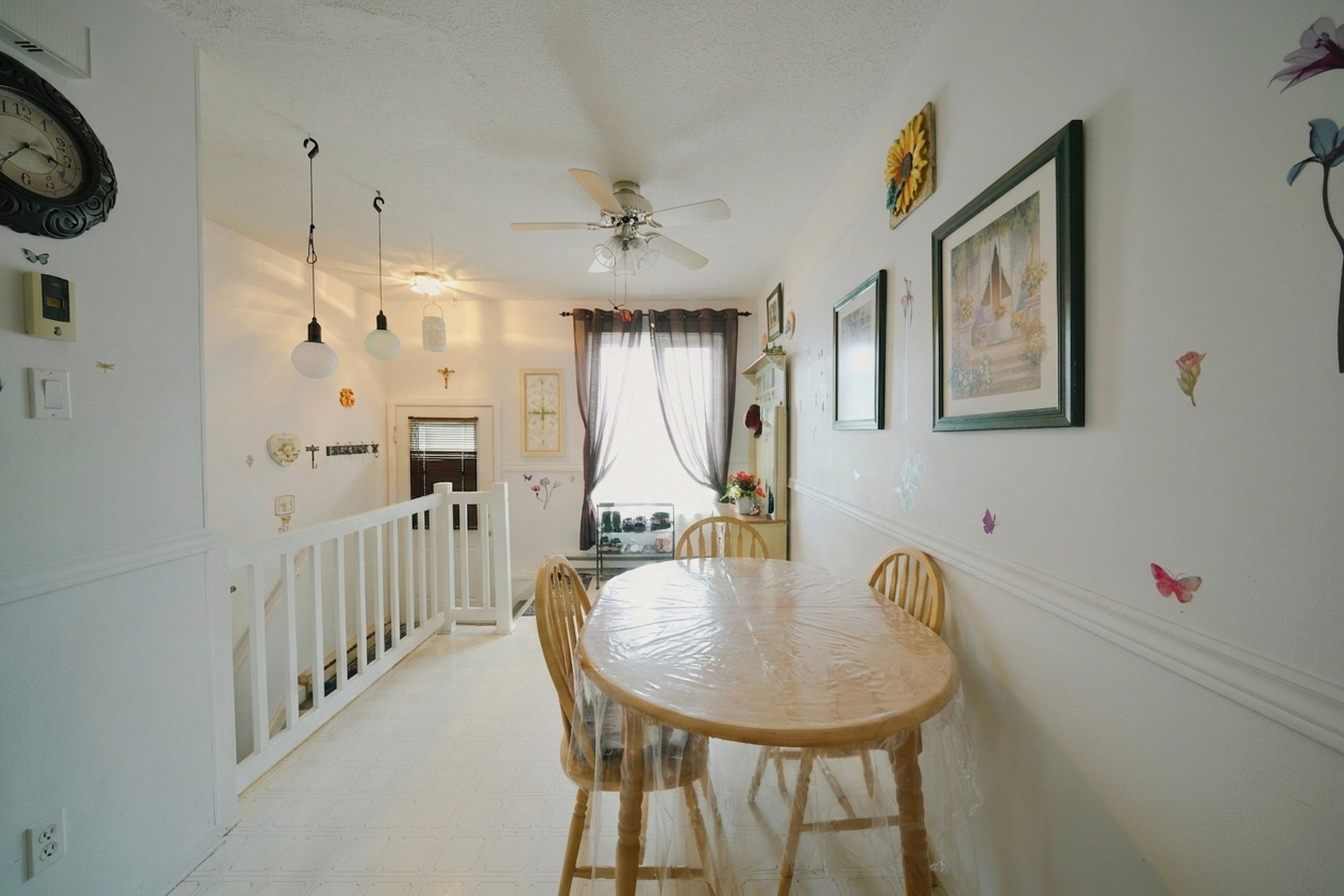 Dining room - Decluttered photo for visualization
