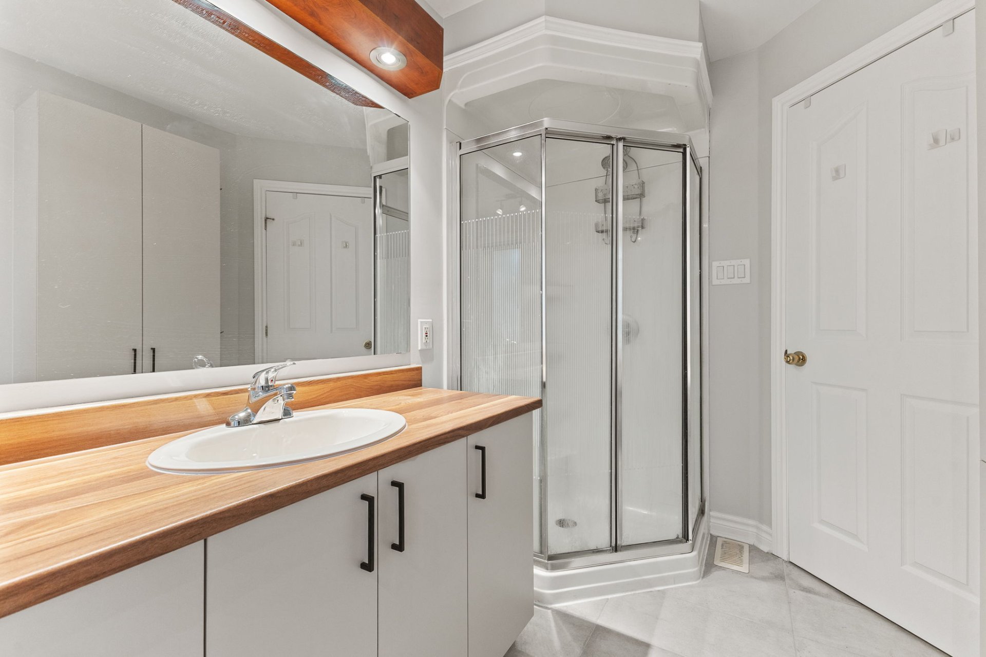Salle de bains attenante à la CCP