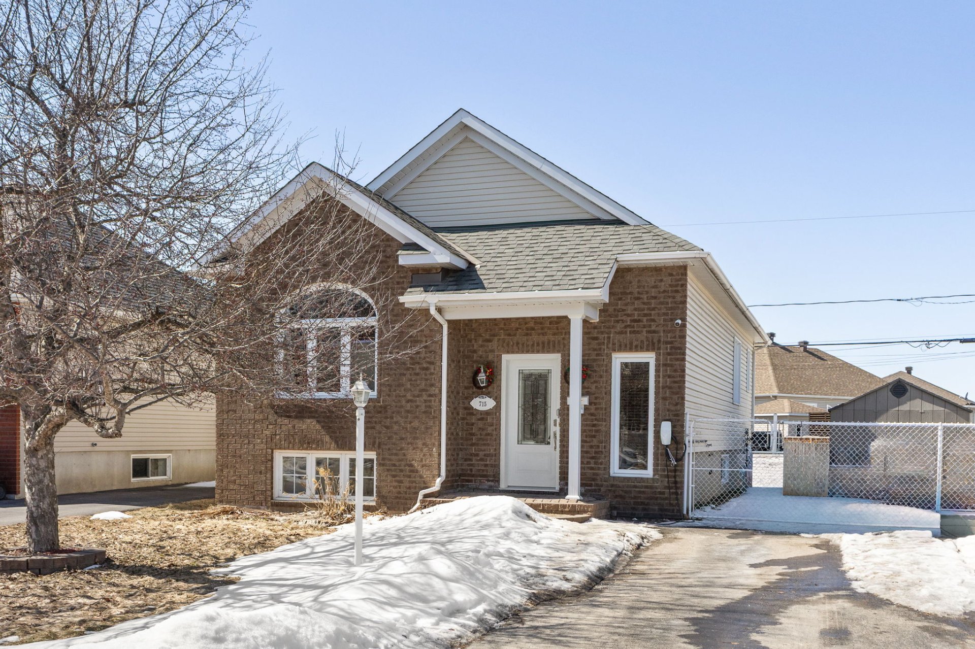 715 Av. du Cheval-Blanc 