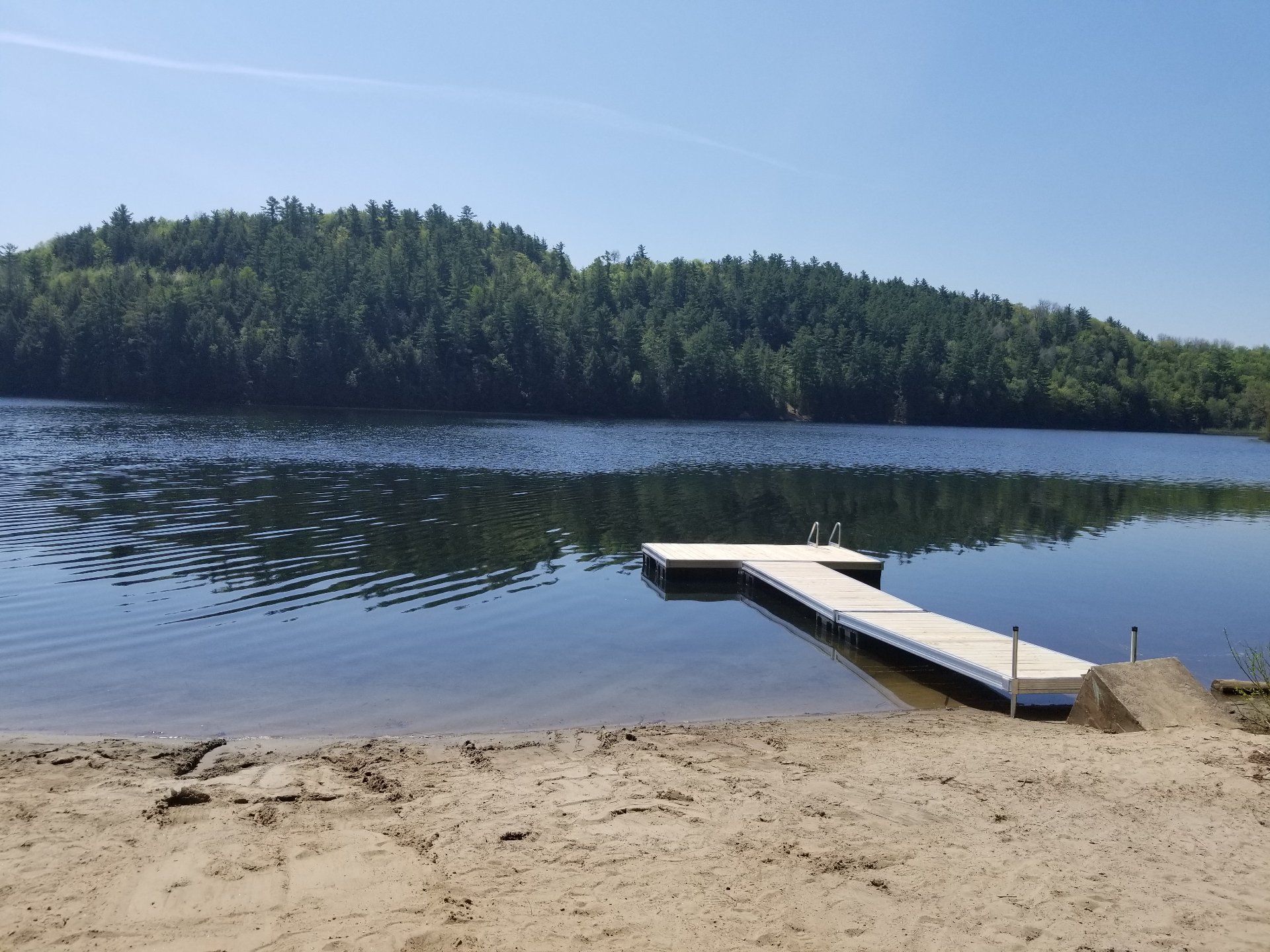 Baie Mud pour Lac McGregor par ch. du Geai Bleu